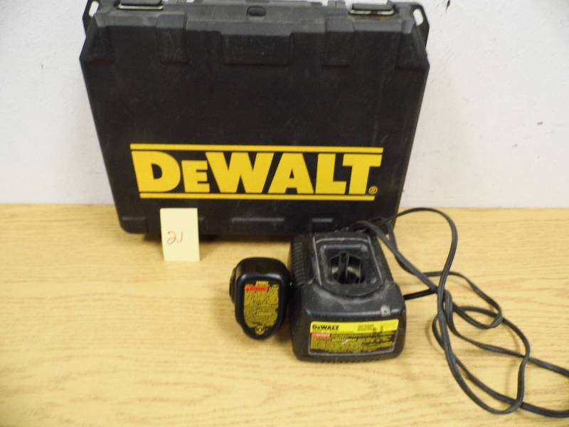 DeWalt Case w Charger & Battery