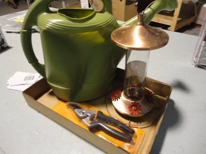 Humming bird feeder