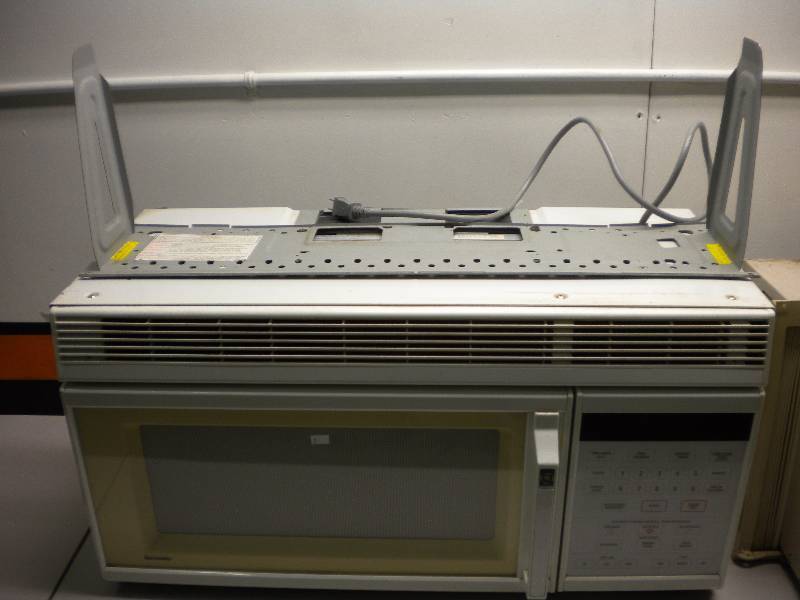 lot 65 image: AC - MICROWAVE
