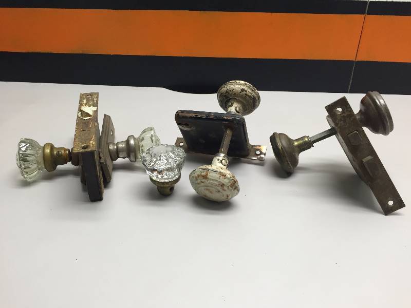 lot 2 image: ANTIQUE DOOR KNOBS