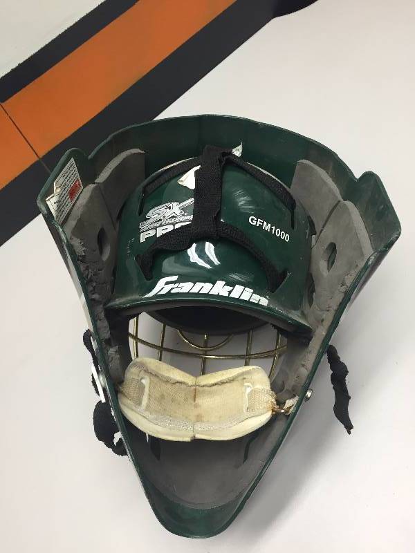 lot 9 image: STREET HOCKEY HELMET