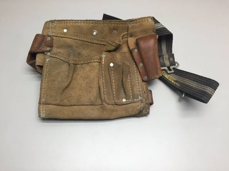 lot 14 image: TOOL BELT