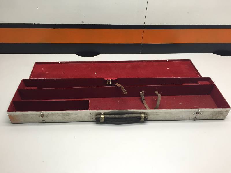 lot 20 image: METAL GUN CASE