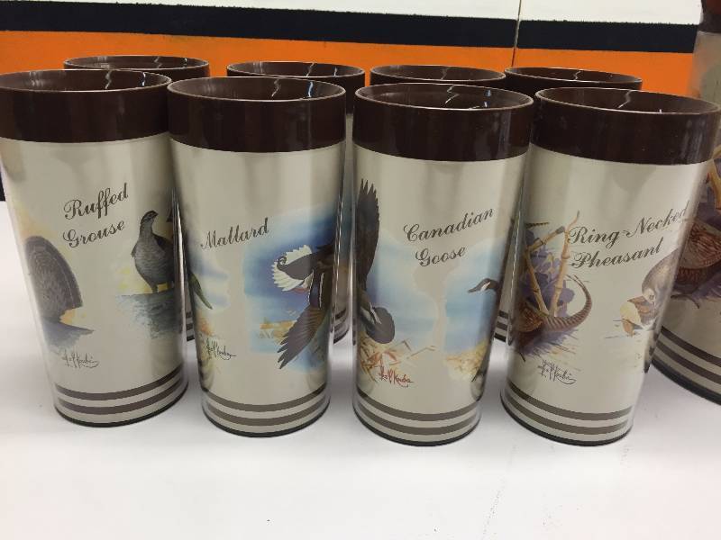lot 34 image: WILDLIFE CUPS AND PITCHER