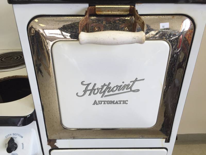 lot 46 image: HOT POINT AUTOMATIC STOVE