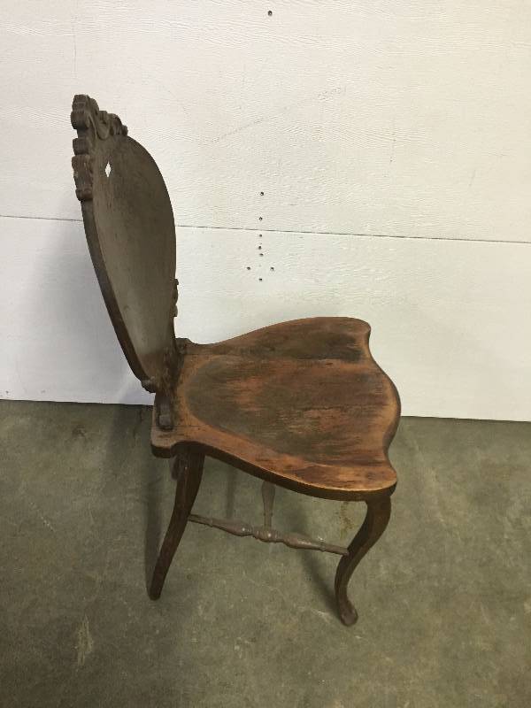 lot 47 image: ANTIQUE CHAIR