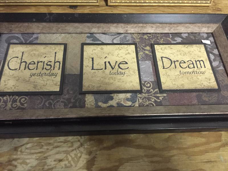 lot 51 image: HOME DECOR PICTURES