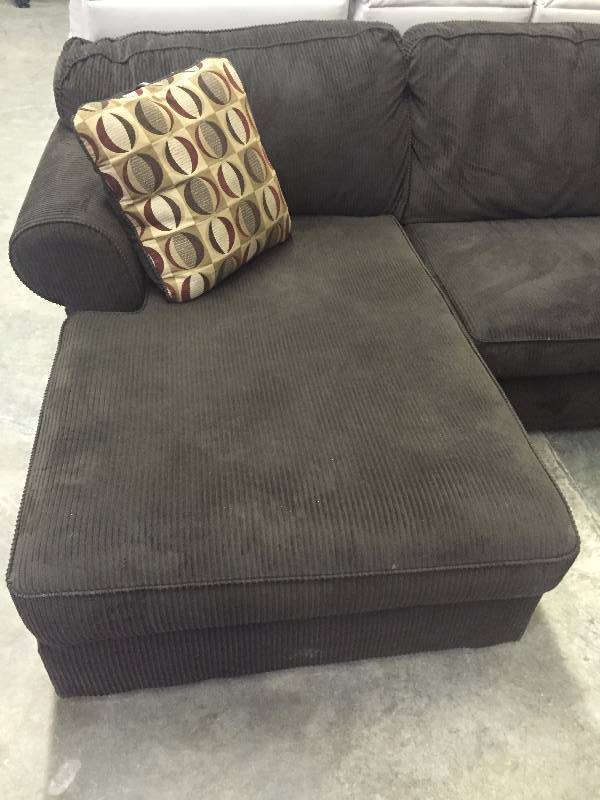 lot 75 image: SECTIONAL COUCH