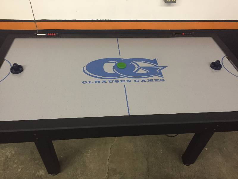 lot 73 image: OLHAUSEN AIR HOCKEY TABLE