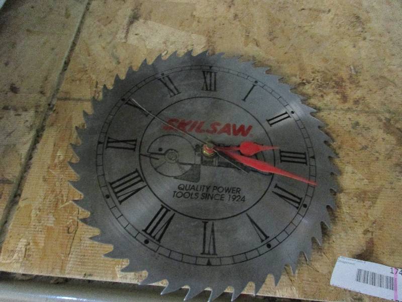Skilsaw clock