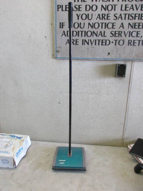 Floor sweeper