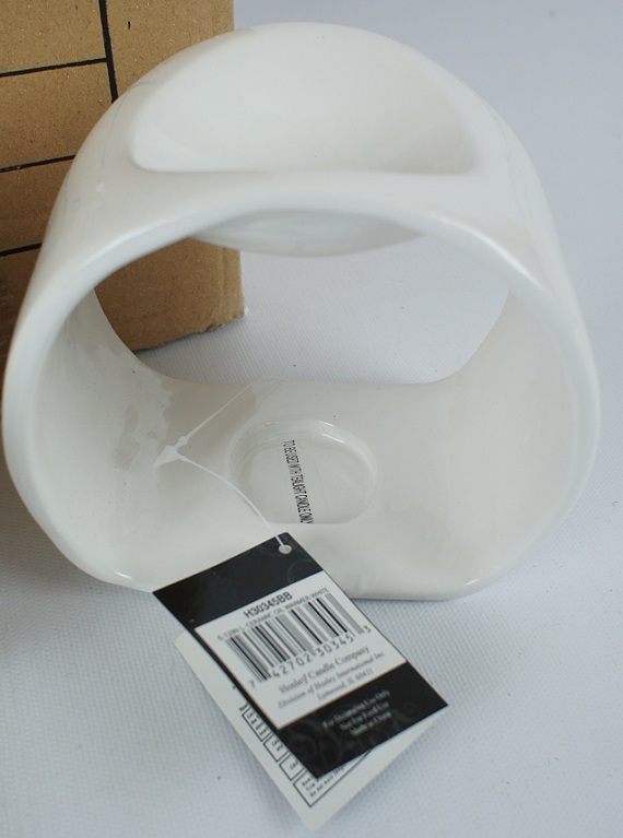 lot 829 image: Hosley Ceramic Oil Warmers