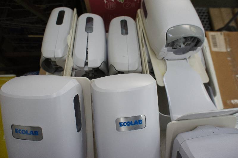 lot 344 image: Ecolabs Wall Mount Soap Dispenser - 8 Pack