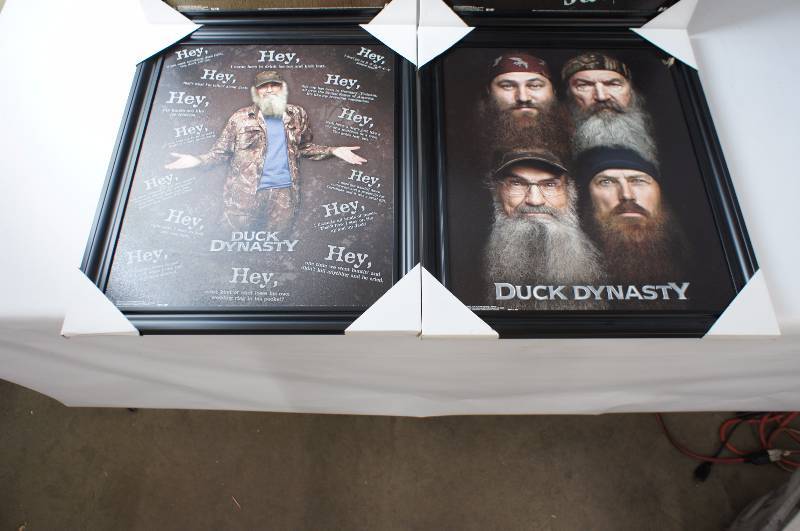 lot 924 image: Duck Dynasty - 4 Pack Family Portraits