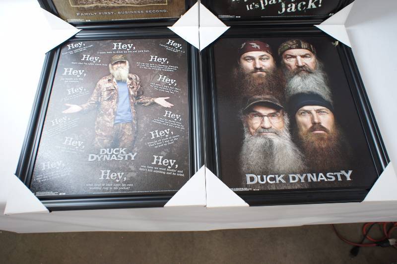 lot 925 image: Duck Dynasty - 4 Pack Family Portraits