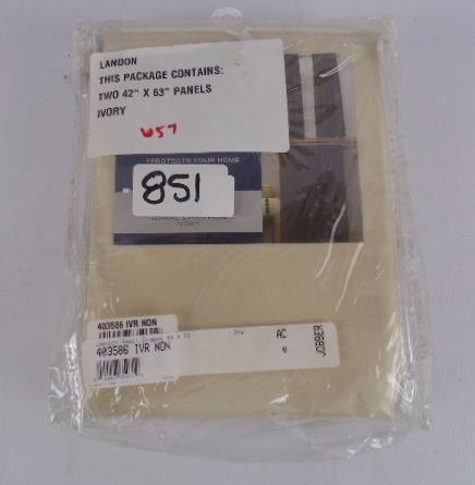 lot 851 image: Landon 2 Ivory Thermal Lined Panels