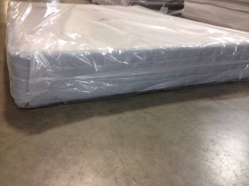 lot 138 image: Queen Serta Box Spring