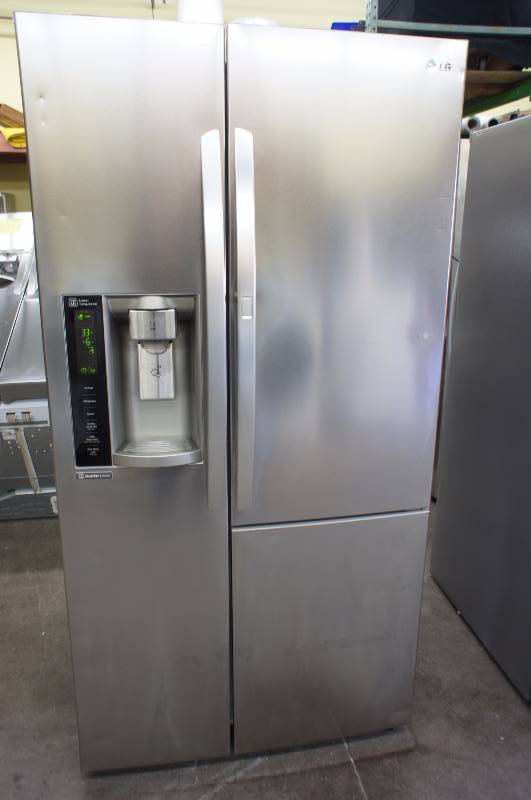 lot 4 image: LG Refrigerator - Model #(LSXS26366S)