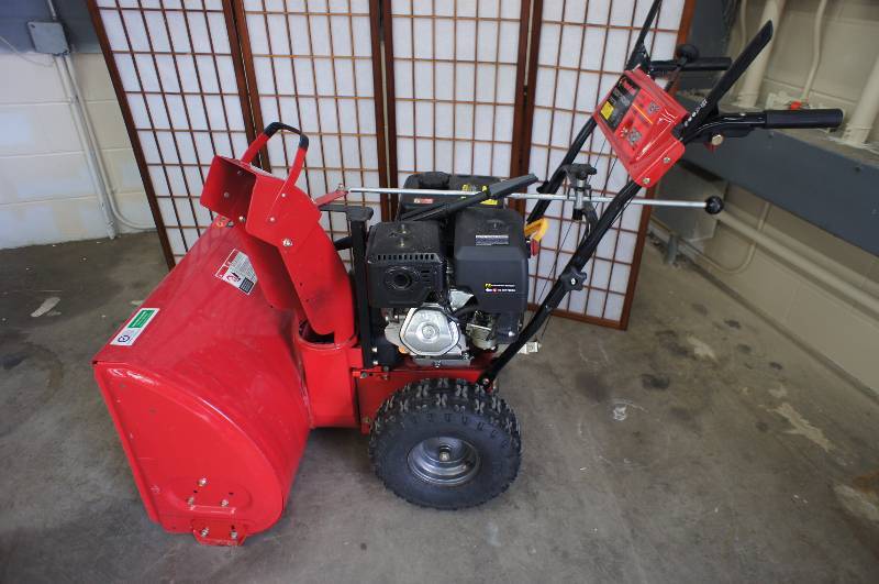 lot 24 image: Powerland Snow Blower