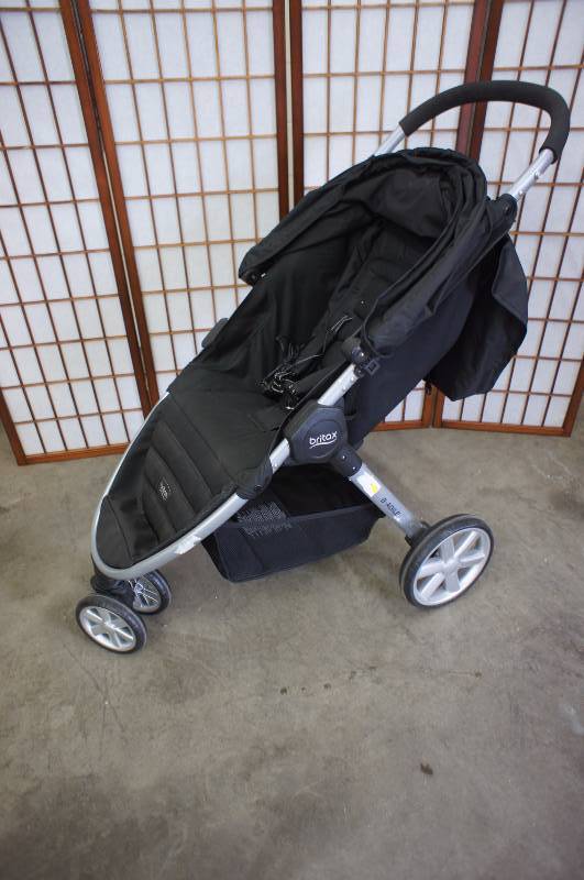 lot 25 image: Britax B-Agile Baby Stroller