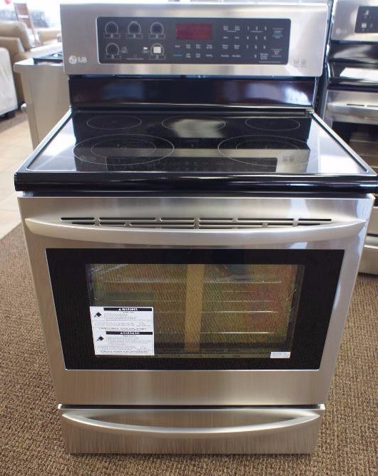 lot 16 image: LG Electric Stove Model #(LRE3085ST)