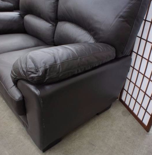 lot 29 image: High End Leather Loveseat