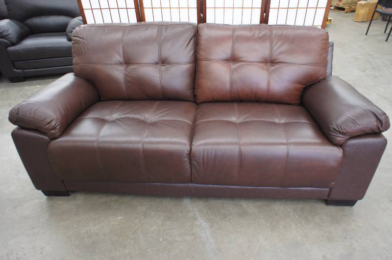 lot 32 image: High End Leather Couch