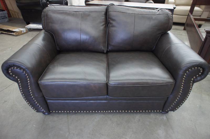 lot 44 image: High End Leather Loveseat