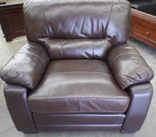 lot 45 image: High End Leather Chair