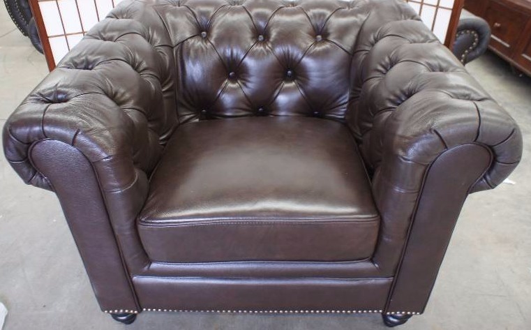 lot 47 image: High End Leather Chair
