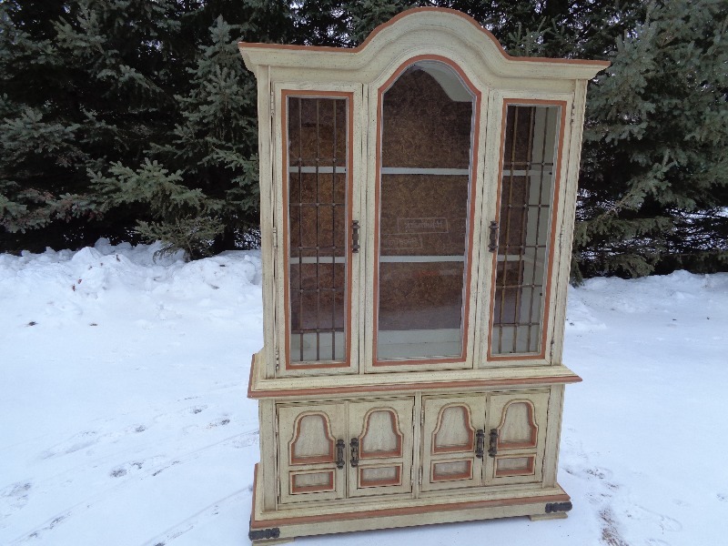 Large Lighted Hutch