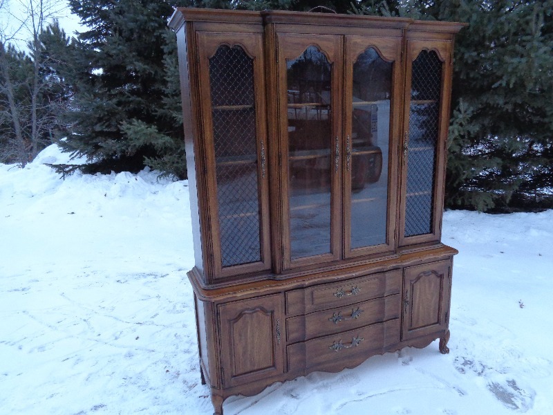 2 Piece Lighted Hutch