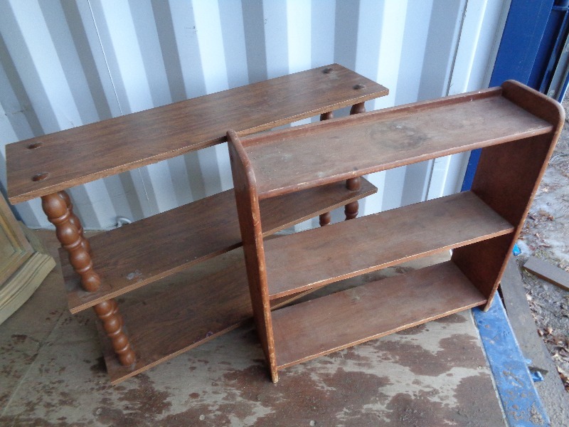 2 Shelves