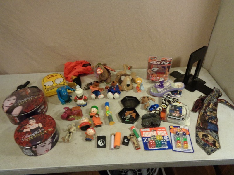 Lighters, Elliot Sadler Car, New Jumbo Dice, Collectibles, and More