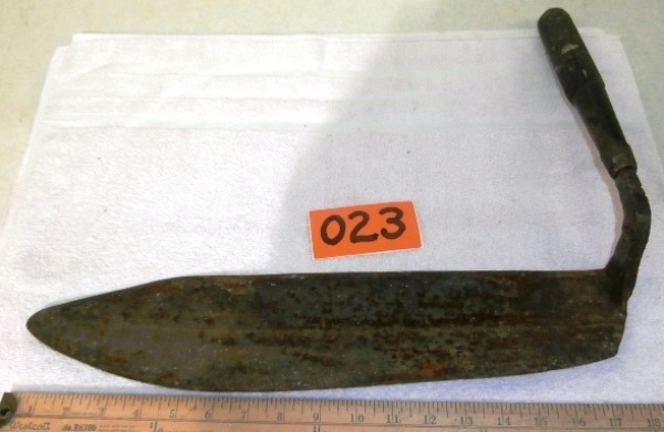 lot 23 image: Large Handmade Primitive Corn Knife