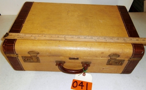 lot 41 image: Vintage Tweed Covered Suitcase