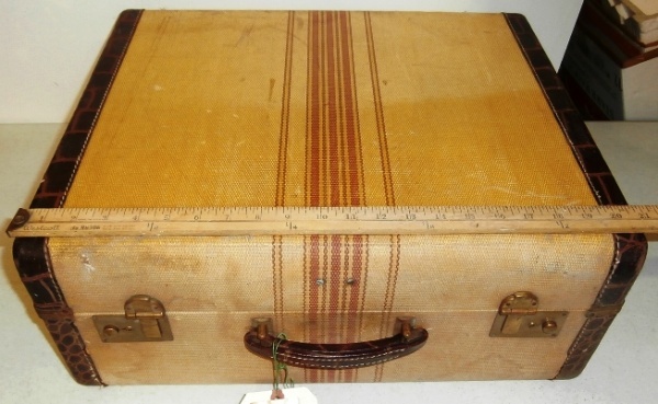 lot 42 image: Vintage Tweed Covered Suitcase