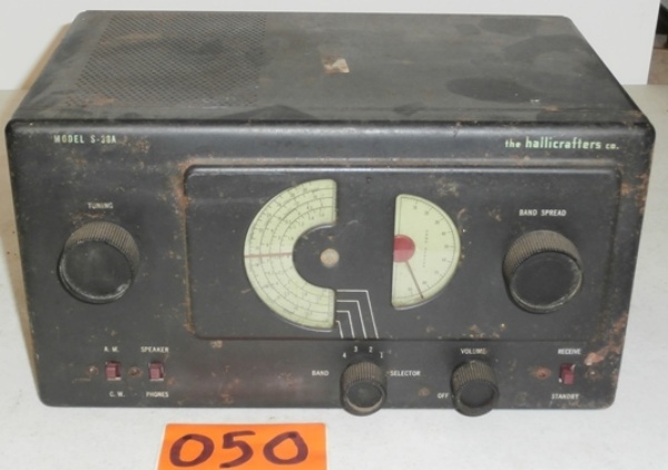 lot 50 image: Hallicrafters Model S-38A Four Band Short Wave Radio
