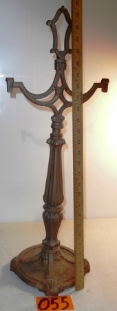 lot 55 image: Vintage Cast Iron Ashtray Stand