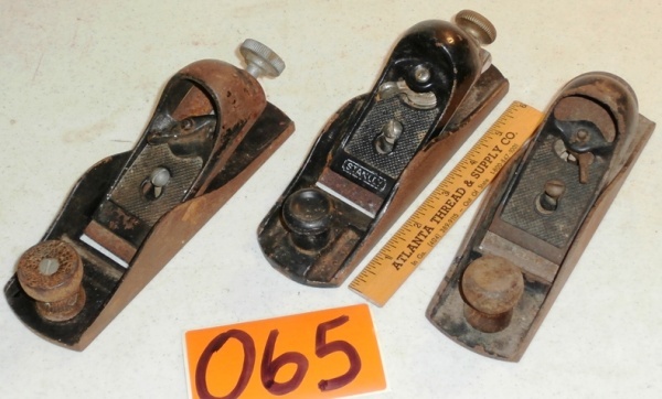 lot 65 image: 3 Vintage Block Planes