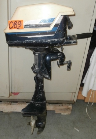 lot 89 image: Vintage WARD Sea King 5 HP Outboard Motor