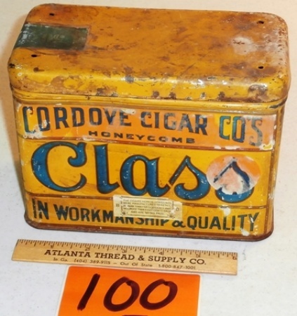 lot 100 image: Vintage Tin-Litho CLASS Cigar Box