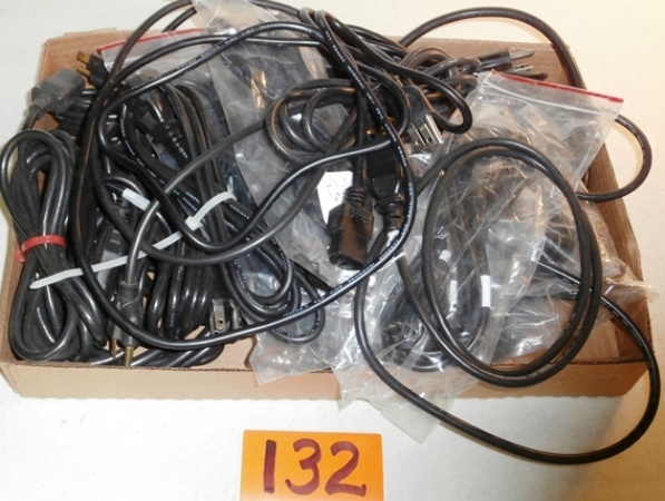 lot 132 image: Approximately 20 New IEC Computer Cords