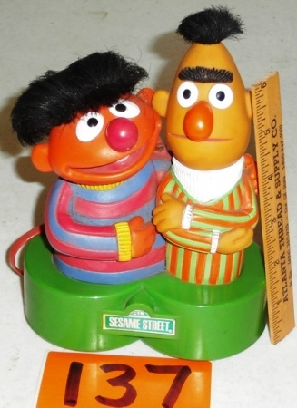 lot 137 image: Vintage Sesame Street Burt and Ernie Transistor Radio