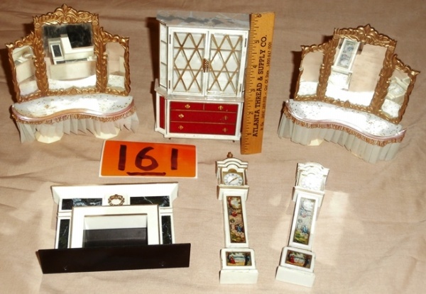 lot 161 image: Group of Vintage Dollhouse Furniture