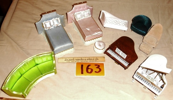 lot 163 image: Group of Vintage Dollhouse Furniture