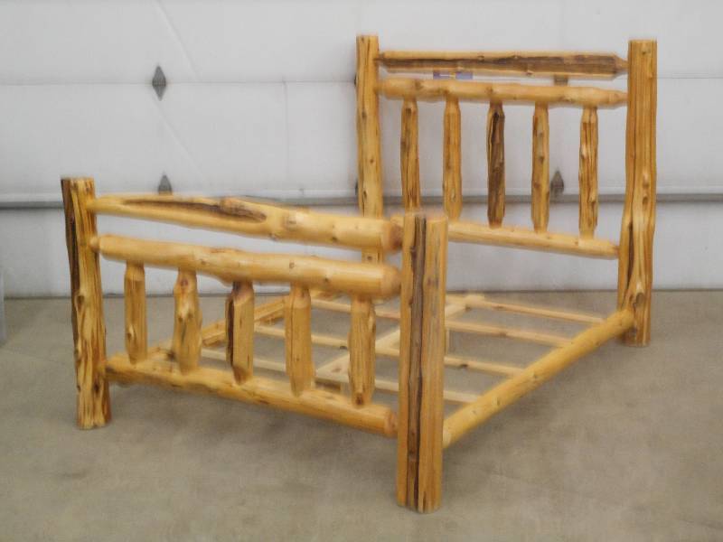 lot 2 image: Whalen Woods Handmade Queen-Size Be...