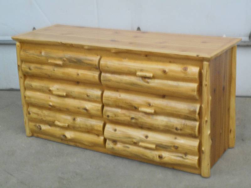 lot 6 image: Whalen Woods Handmade 6-Drawer Dres...