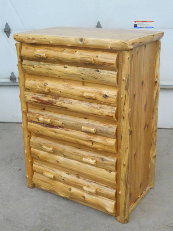 lot 5 image: Whalen Woods Handmade 5-Drawer Dres...