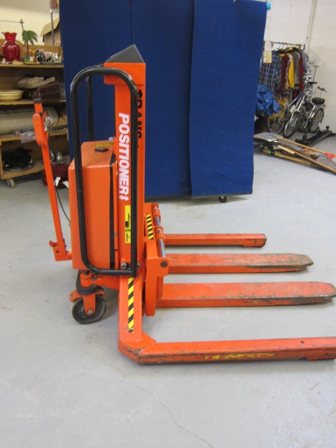 Electric Pallet Lifter